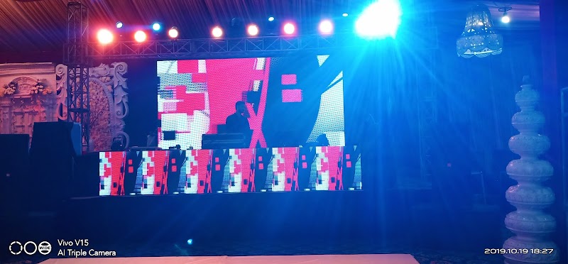 C&K PROFESSIONAL LED Video Wall & DJ